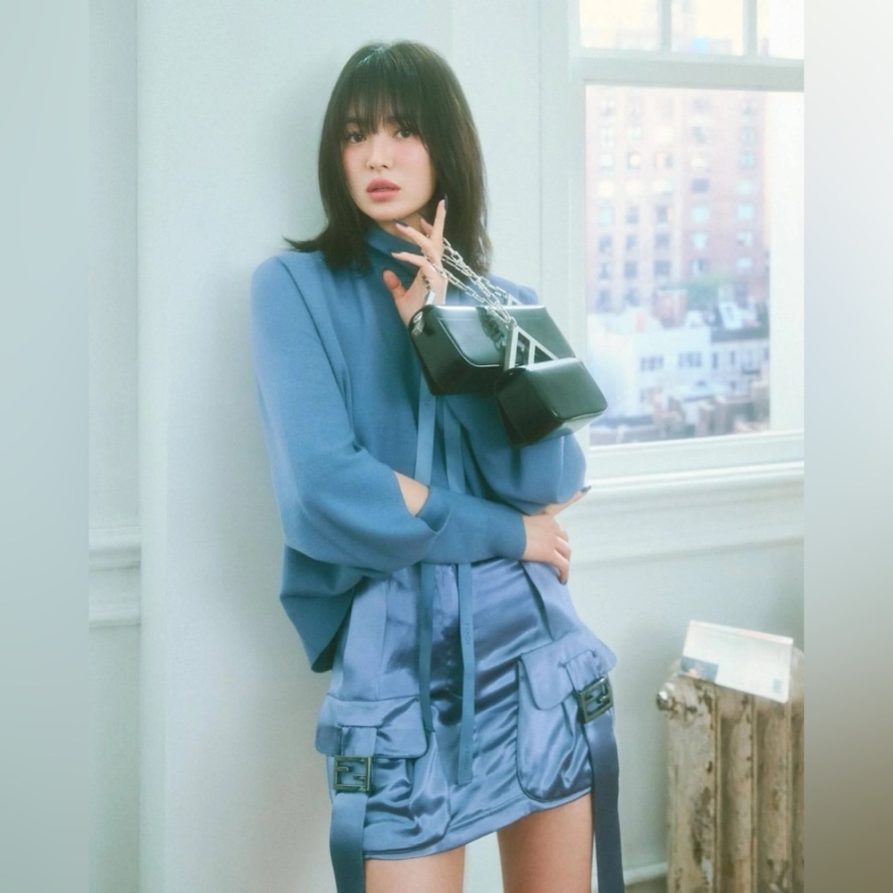 Fendi NWT mini satin cargo pocket skirts with FF logo in blue size 40